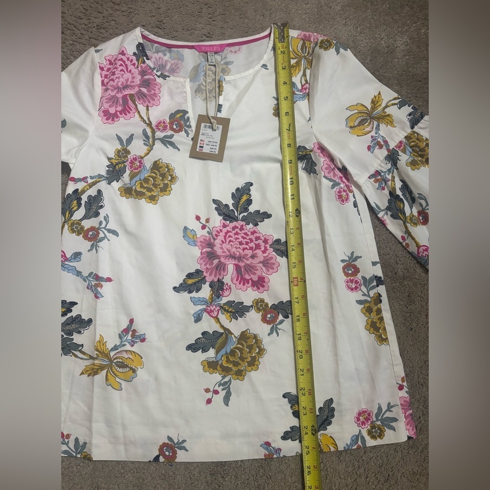 Joules Womens Short Sleeve V-Neck
Floral Print in Pink and White Size 4 NWT - Picture 5 of 9
